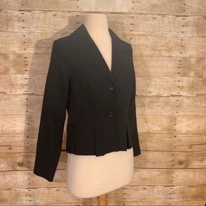 Cute pleated black blazer